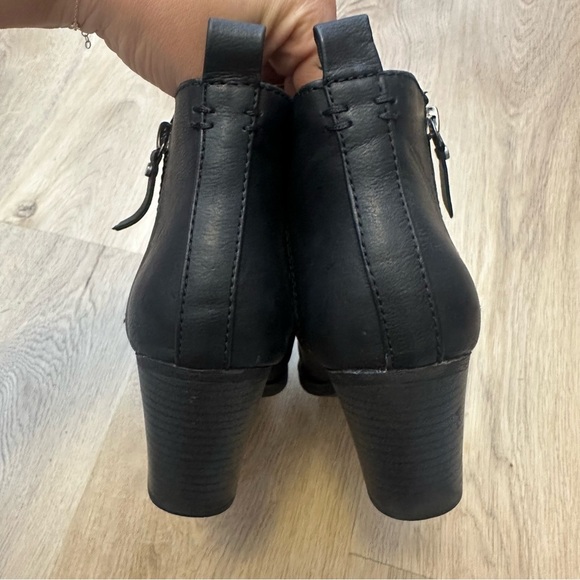 Target Black Ankle Boots with Chunky Heel and Side Zipper - Picture 4 of 9